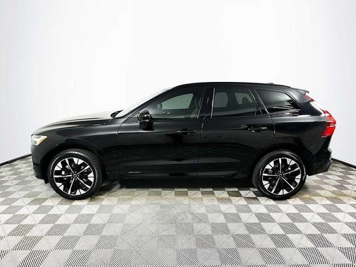 ONYX BLK MET 2026 Volvo XC60 B5 Plus
