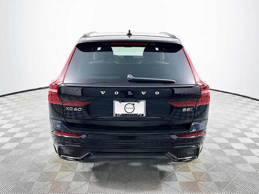 ONYX BLK MET 2026 Volvo XC60 B5 Plus