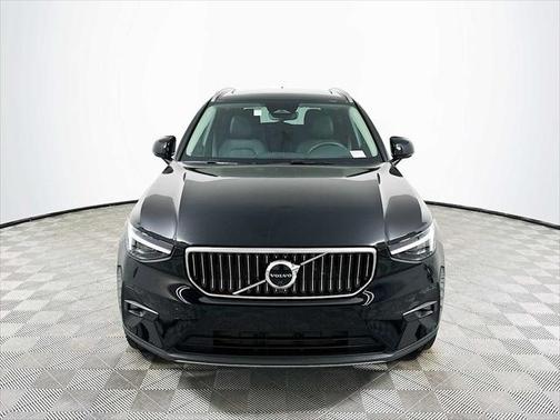 2025 Volvo XC40 B5 Plus Bright Theme