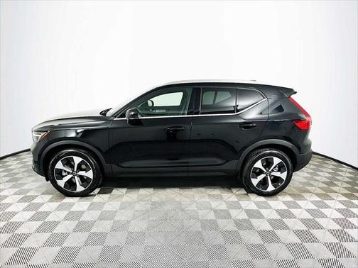 2025 Volvo XC40 B5 Plus Bright Theme