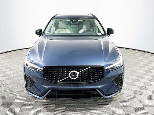 2025 Volvo XC60 B5 Core