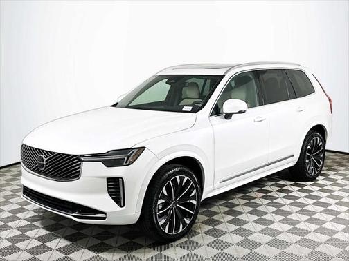 2025 Volvo XC90 B5 Core
