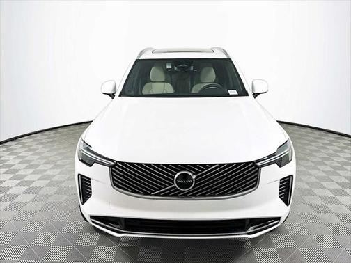 2025 Volvo XC90 B5 Core