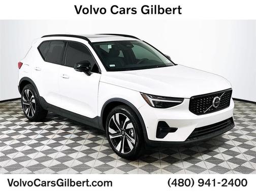 2025 Volvo XC40 B5 Plus Dark Theme