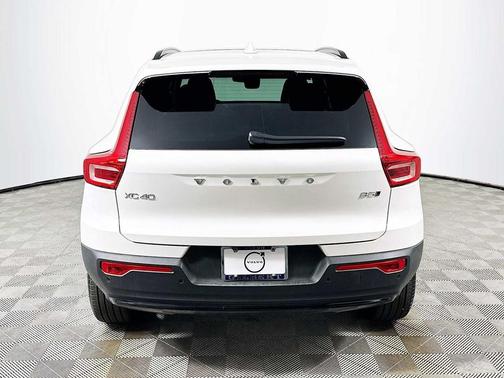 2025 Volvo XC40 B5 Plus Dark Theme