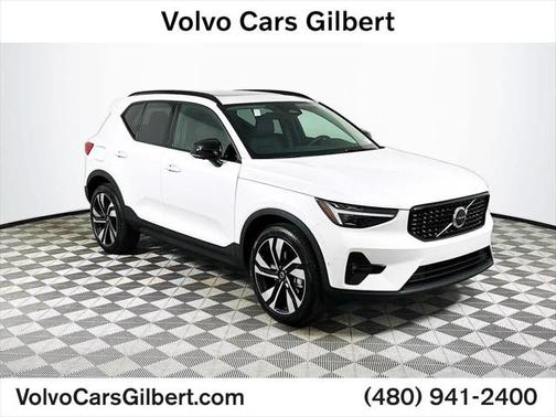 2025 Volvo XC40 B5 Ultra Dark Theme