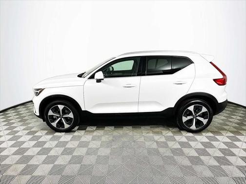 2025 Volvo XC40 B5 Plus Bright Theme