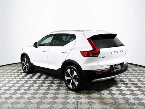 2025 Volvo XC40 B5 Plus Bright Theme