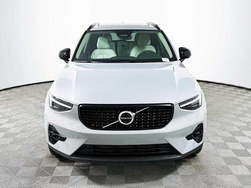 2026 Volvo XC40 B4 Plus