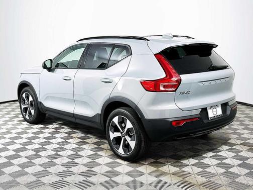2026 Volvo XC40 B4 Plus