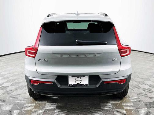 2026 Volvo XC40 B4 Plus