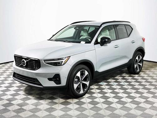 2026 Volvo XC40 B4 Plus