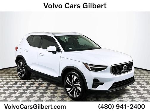 2025 Volvo XC40 B5 Ultra Bright Theme