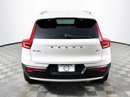 2023 Volvo XC40 B4 Core