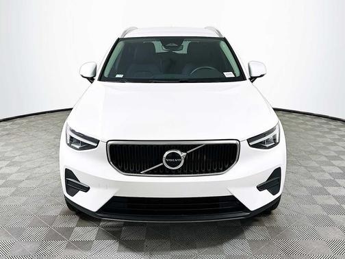 2023 Volvo XC40 B4 Core
