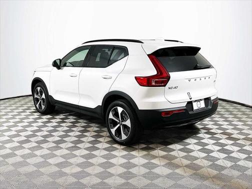 2025 Volvo XC40 B5 Plus Dark Theme