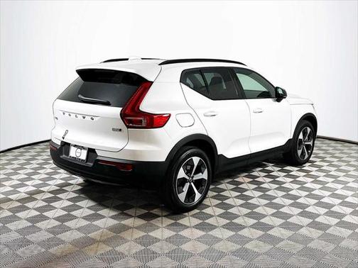 2025 Volvo XC40 B5 Plus Dark Theme