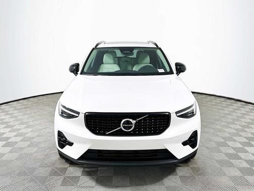 2026 Volvo XC40 B5 Plus