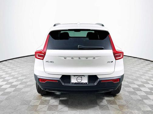 2026 Volvo XC40 B5 Plus