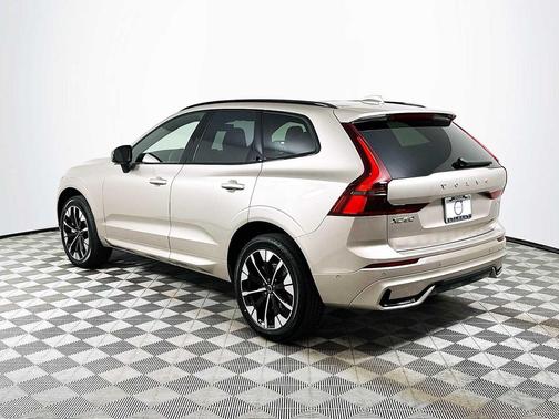 BRIGHT DUSK MET 2026 Volvo XC60 B5 Plus