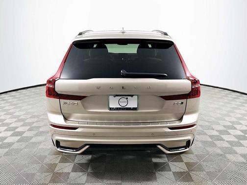 BRIGHT DUSK MET 2026 Volvo XC60 B5 Plus