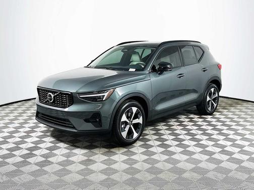 2026 Volvo XC40 Plus, B5 AWD Gas (mild hybrid), Dark