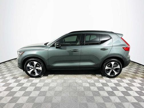 2026 Volvo XC40 Plus, B5 AWD Gas (mild hybrid), Dark