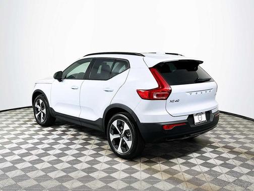 2026 Volvo XC40 Plus, B5 AWD Gas (mild hybrid), Dark