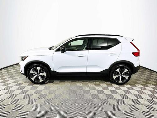 2026 Volvo XC40 Plus, B5 AWD Gas (mild hybrid), Dark