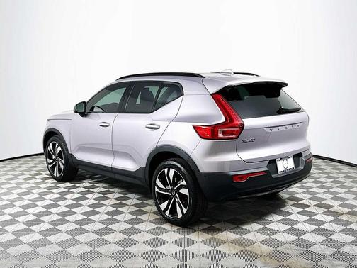 AURORA SILV 2026 Volvo XC40 Ultra, B5 AWD Gas (mild hybrid), Dark