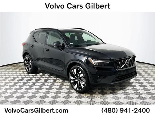 2023 Volvo XC40 B5 Plus Dark Theme