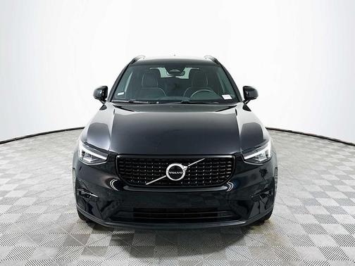 2023 Volvo XC40 B5 Plus Dark Theme