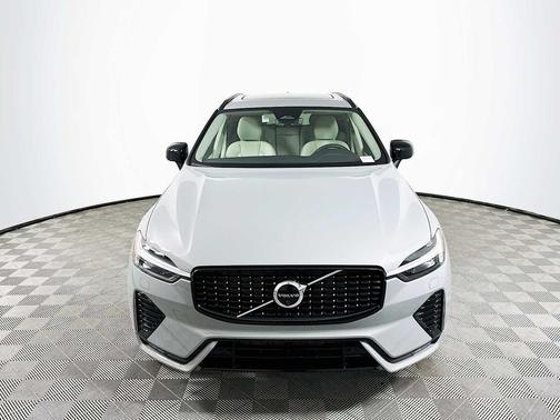 2025 Volvo XC60 Plus