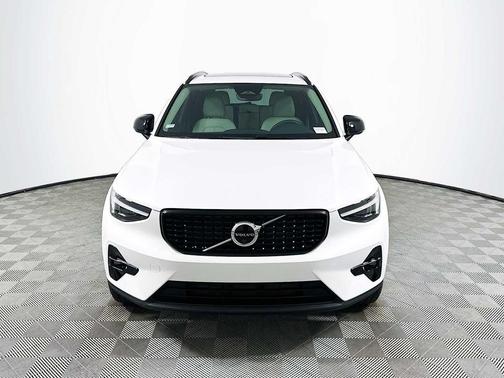 2026 Volvo XC40 Plus, B5 AWD Gas (mild hybrid), Dark