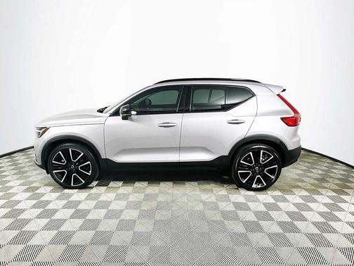 Aurora Silver 2026 Volvo XC40 Ultra, B5 AWD Gas (mild hybrid), Dark