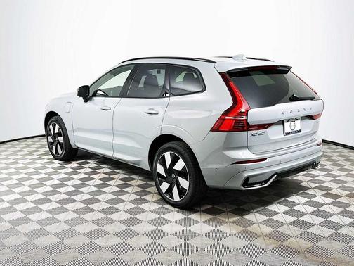 2025 Volvo XC60 Plug-In Hybrid T8 Plus
