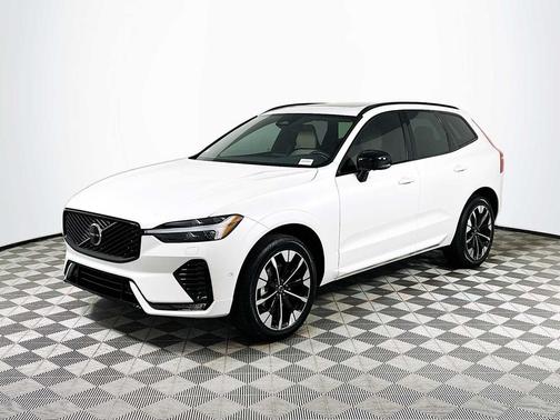 CRYSTAL WHITE MET 2026 Volvo XC60 B5 Plus