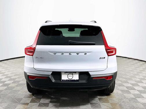 CLOUD BLU 2026 Volvo XC40 Plus, B5 AWD Gas (mild hybrid), Dark