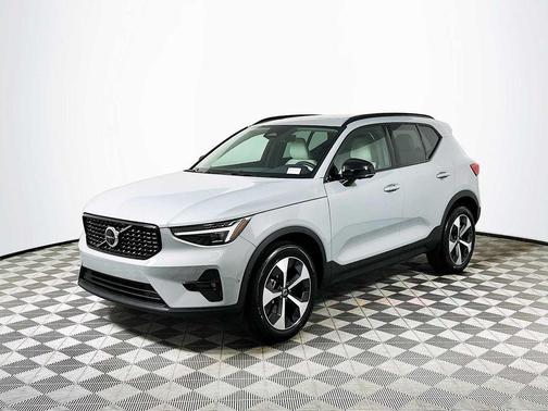 2026 Volvo XC40 B5 Plus