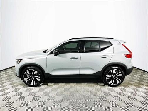 2025 Volvo XC40 B5 Plus Dark Theme