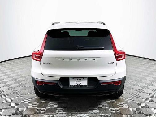 2026 Volvo XC40 B5 Plus