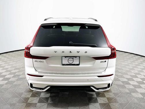 Crystal White Metallic 2026 Volvo XC60 B5 Plus