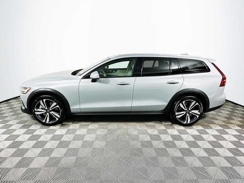 Vapour Grey Metallic 2026 Volvo V60 Cross Country Plus, B5 AWD Gas (mild hybrid)