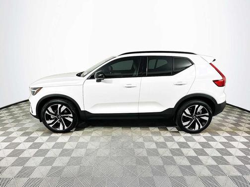Crystal White 2026 Volvo XC40 Ultra, B5 AWD Gas (mild hybrid), Dark