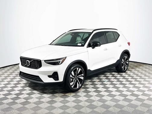 Crystal White 2026 Volvo XC40 Ultra, B5 AWD Gas (mild hybrid), Dark
