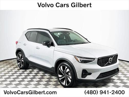 2025 Volvo XC40 B5 Plus Dark Theme