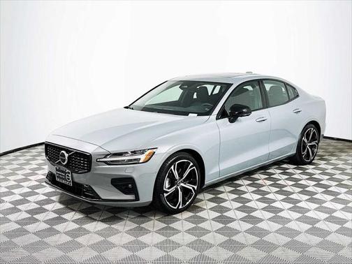 2024 Volvo S60 B5 Plus Dark Theme