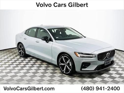 2024 Volvo S60 B5 Plus Dark Theme