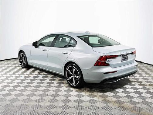 2024 Volvo S60 B5 Plus Dark Theme