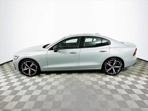 2024 Volvo S60 B5 Plus Dark Theme